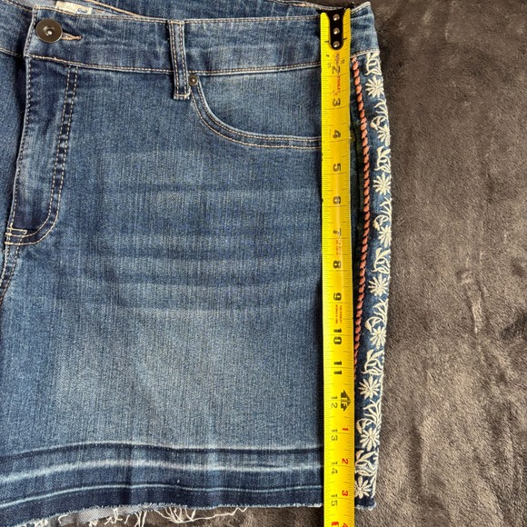 Terra Sky Womens Denim Shorts Embroidered Side Trim Frayed Hem Blue Size 16W - Picture 5 of 7